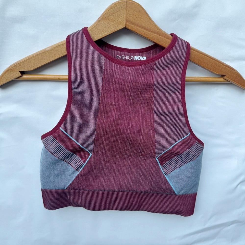 Fashion nova // maroon, blue patterned sports bra size extra small, small z26